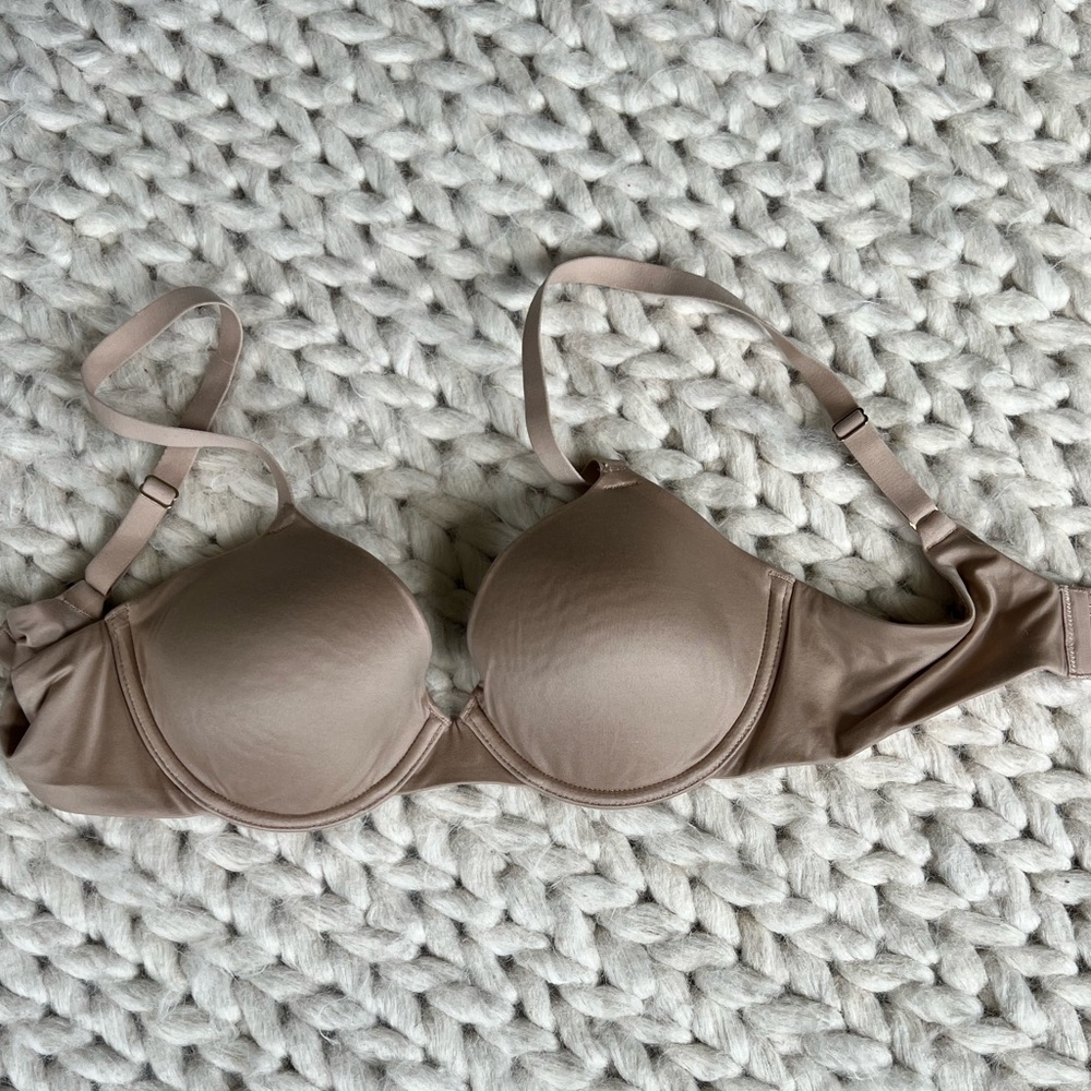 Never worn Natori bra 32C nude